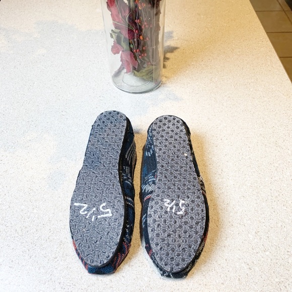 TOMS shoes - Picture 3 of 3